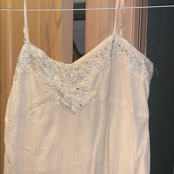 Beautiful beaded cream light flows dress - Picture 5 of 7